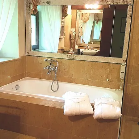Tresor Luxury Suites *